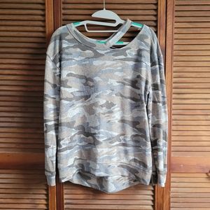 derek ❤️ heart camo sweater